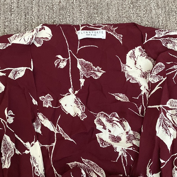 Flynn Sky White Floral Print on Burgundy Wrap Top - Picture 5 of 6